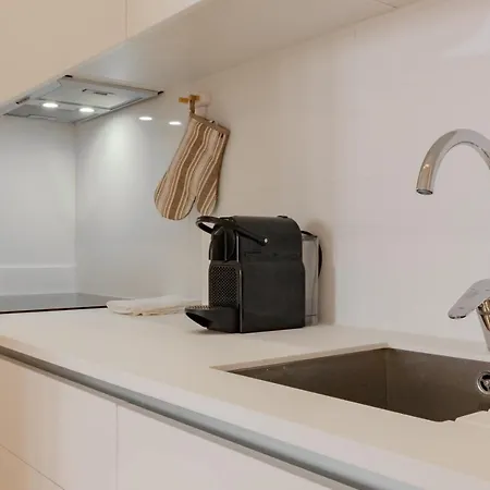 Charming Santos W/ Patio By Lovelystay Daire Lisboa